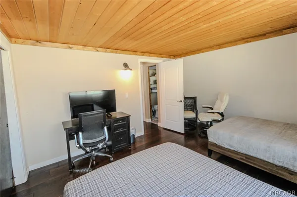$1,800 | 913 West Aeroplane Boulevard, Big Bear City, CA 92314