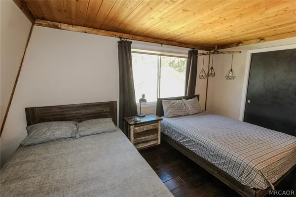 $1,800 | 913 West Aeroplane Boulevard, Big Bear City, CA 92314