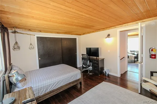 $1,800 | 913 West Aeroplane Boulevard, Big Bear City, CA 92314