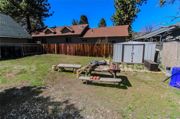 $1,800 | 913 West Aeroplane Boulevard, Big Bear City, CA 92314