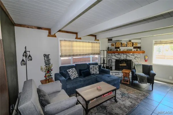 $1,800 | 913 West Aeroplane Boulevard, Big Bear City, CA 92314