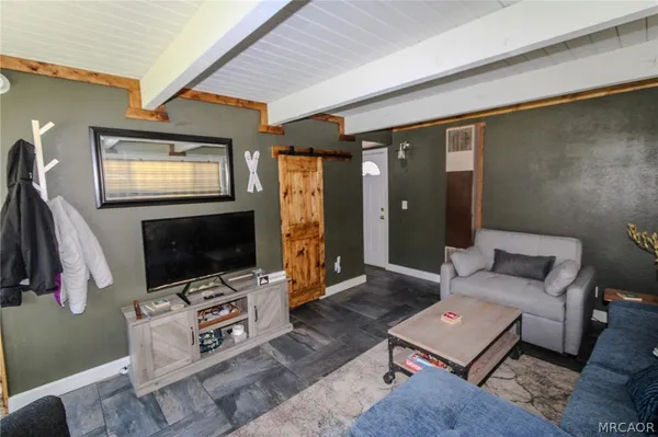 $1,800 | 913 West Aeroplane Boulevard, Big Bear City, CA 92314
