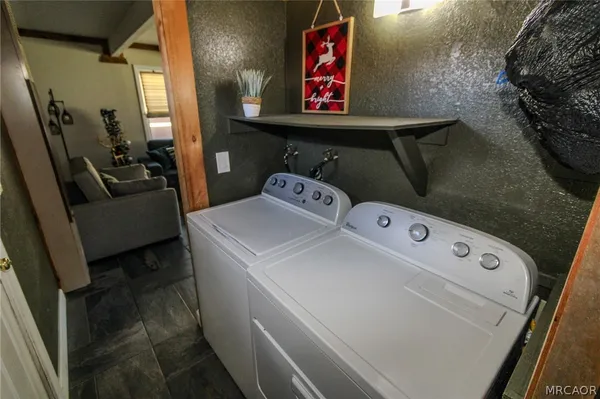 $1,800 | 913 West Aeroplane Boulevard, Big Bear City, CA 92314