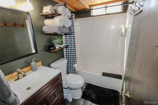 $1,800 | 913 West Aeroplane Boulevard, Big Bear City, CA 92314