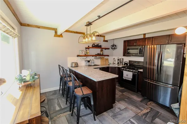 $1,800 | 913 West Aeroplane Boulevard, Big Bear City, CA 92314