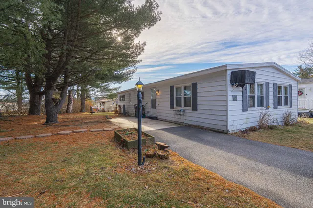 $70,000 | 52 West Zimmer Drive, Walnutport, PA 18088