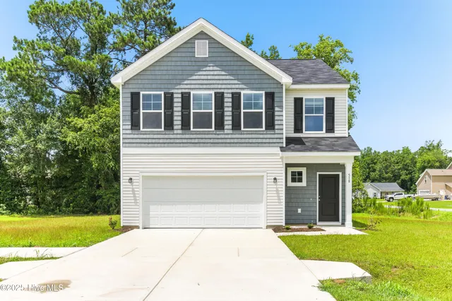 $330,365 | 614 South Squires Run Lane, Richlands, NC 28574