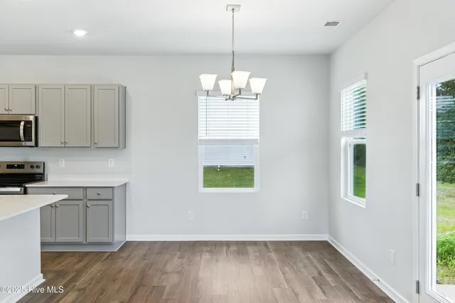 $330,365 | 614 South Squires Run Lane, Richlands, NC 28574