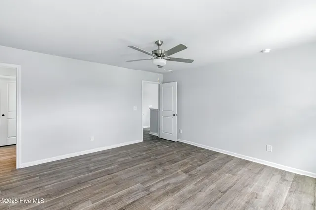 $330,365 | 614 South Squires Run Lane, Richlands, NC 28574