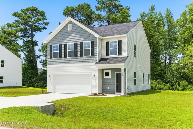 $330,365 | 614 South Squires Run Lane, Richlands, NC 28574