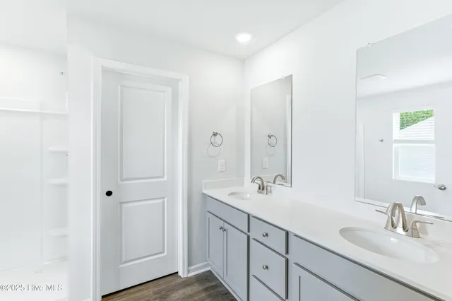 $330,365 | 614 South Squires Run Lane, Richlands, NC 28574