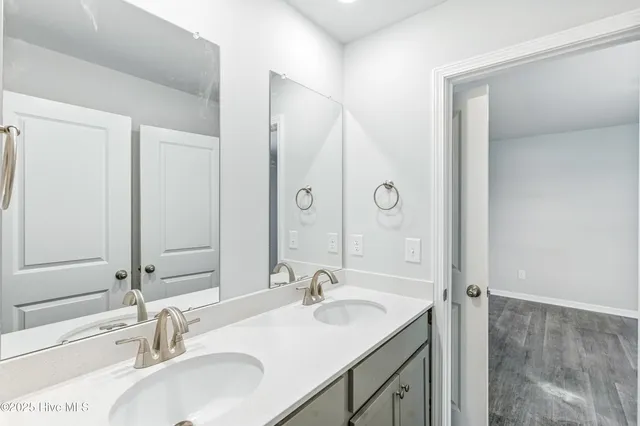 $330,365 | 614 South Squires Run Lane, Richlands, NC 28574