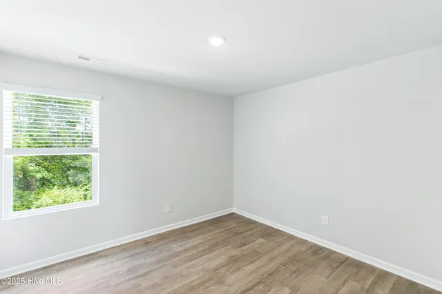 $330,365 | 614 South Squires Run Lane, Richlands, NC 28574