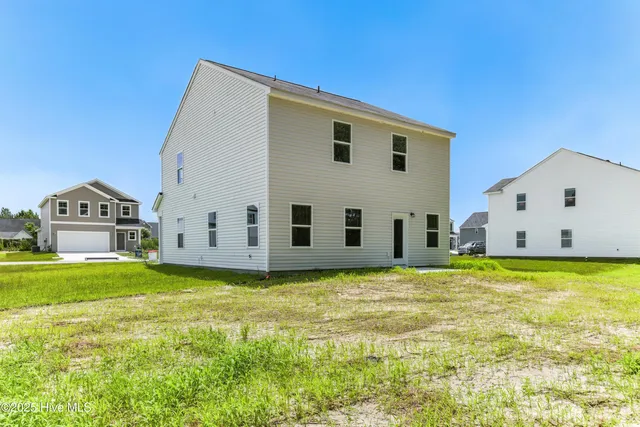 $330,365 | 614 South Squires Run Lane, Richlands, NC 28574