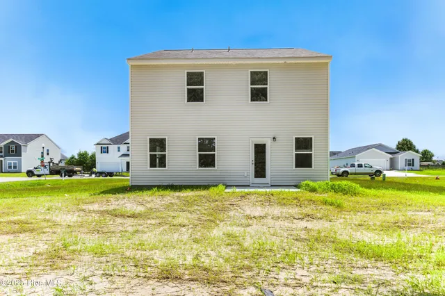 $330,365 | 614 South Squires Run Lane, Richlands, NC 28574