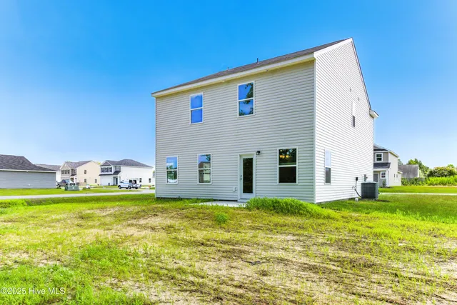 $330,365 | 614 South Squires Run Lane, Richlands, NC 28574