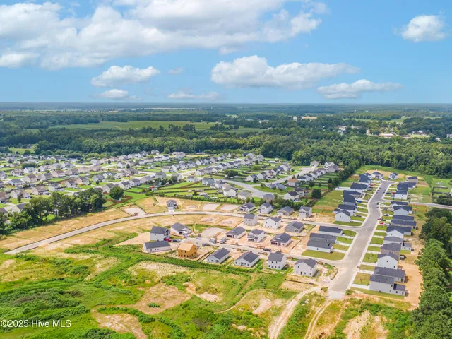 $330,365 | 614 South Squires Run Lane, Richlands, NC 28574