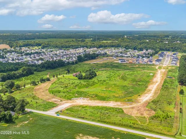 $330,365 | 614 South Squires Run Lane, Richlands, NC 28574