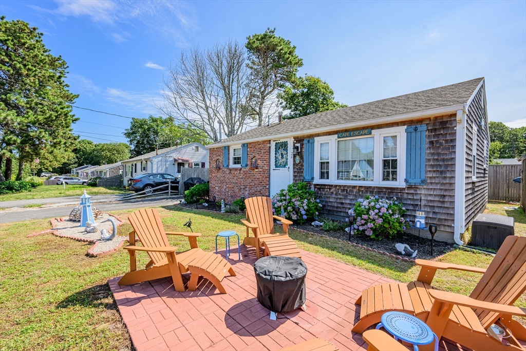 26 Wixon Road Dennis, MA 02639 - Photo 4 of 42 Gallery Image 4