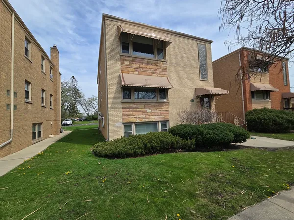 $1,575 | 7126 West Jarvis Avenue, Unit 1, Niles, IL 60714