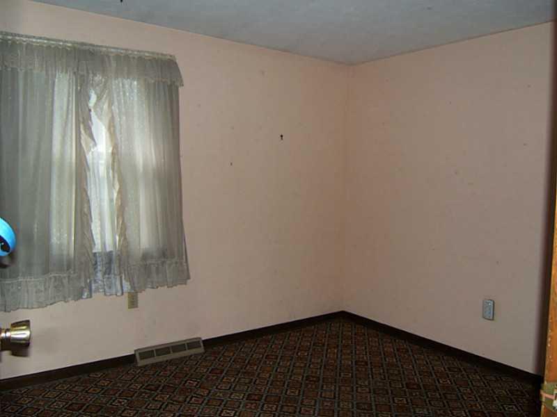 124 Ramage Road Pittsburgh, PA 15214 - Photo 11 of 19 Bedroom.