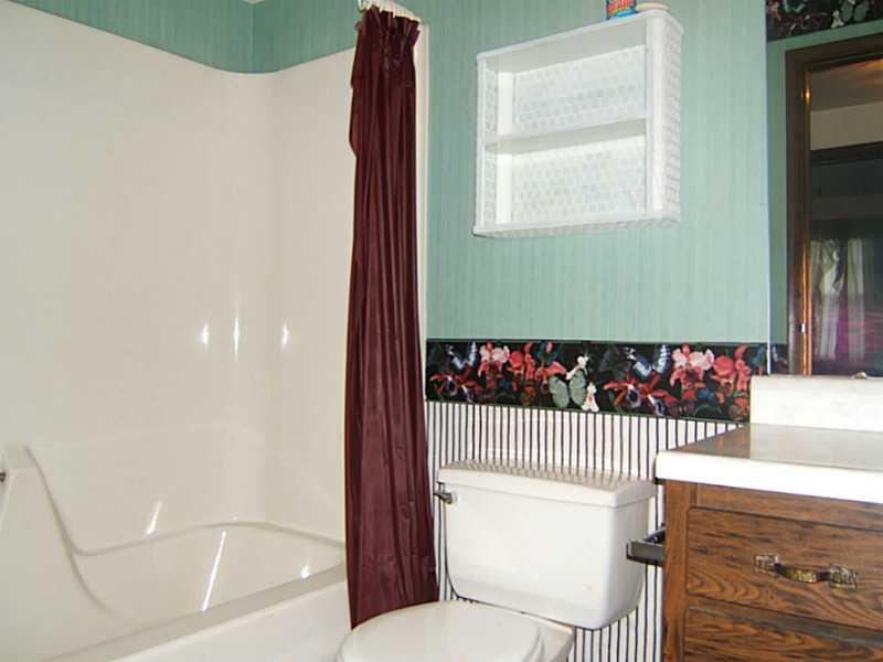 124 Ramage Road Pittsburgh, PA 15214 - Photo 12 of 19 Full Bath.