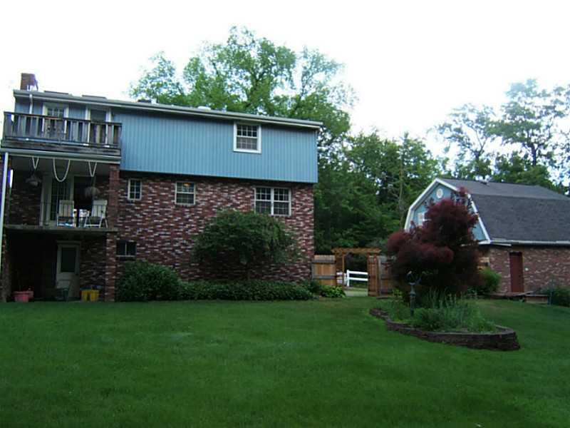 124 Ramage Road Pittsburgh, PA 15214 - Photo 13 of 19 Exterior Back.