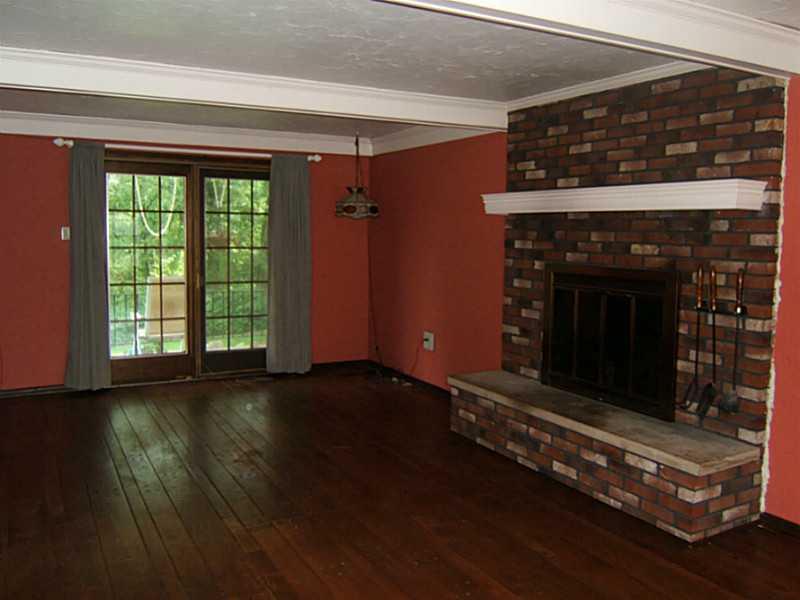 124 Ramage Road Pittsburgh, PA 15214 - Photo 5 of 19 Family Room.