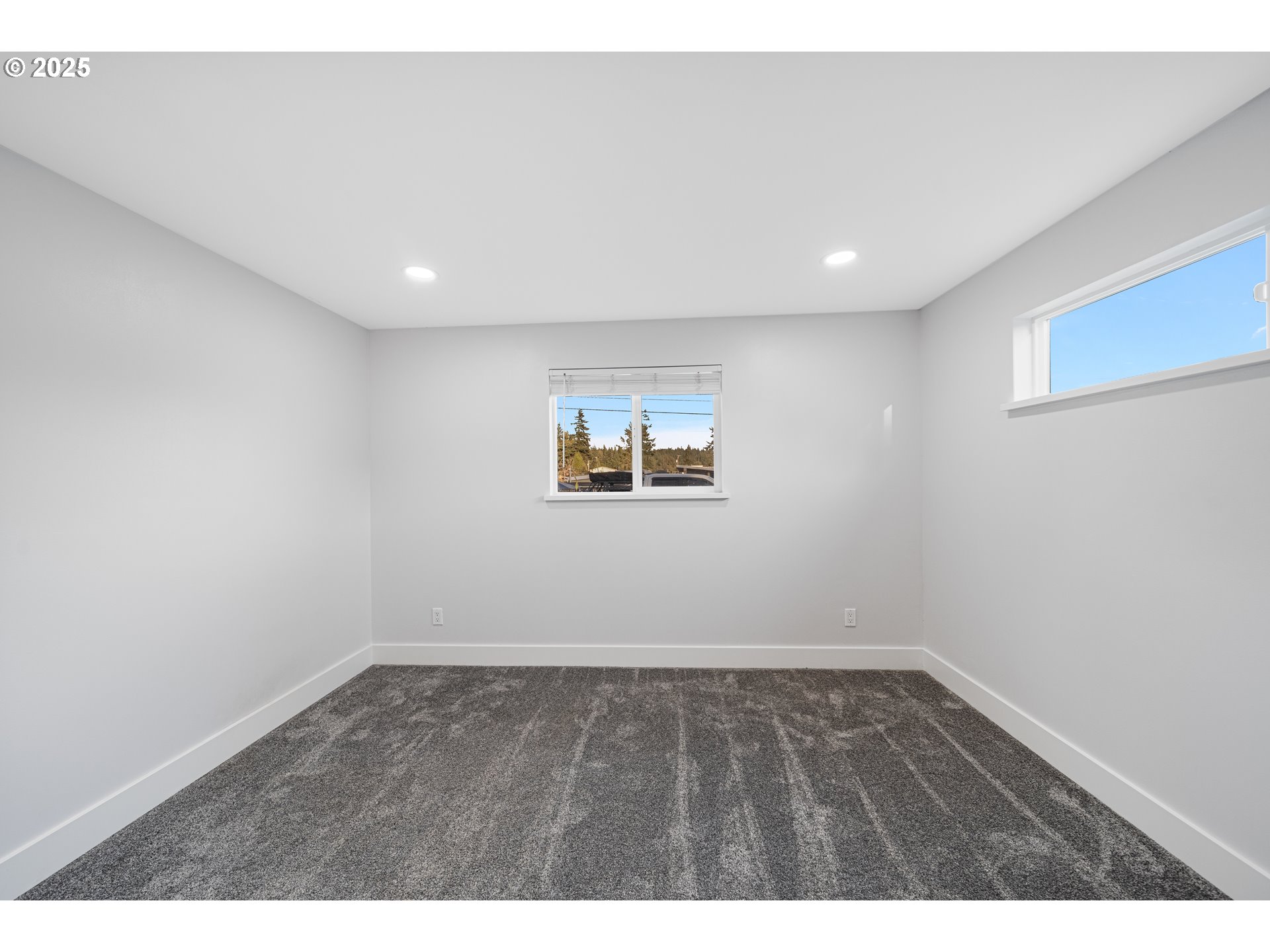 1955 28th Street Coos Bay, OR 97420 - Photo 19 of 48 an empty room with a window