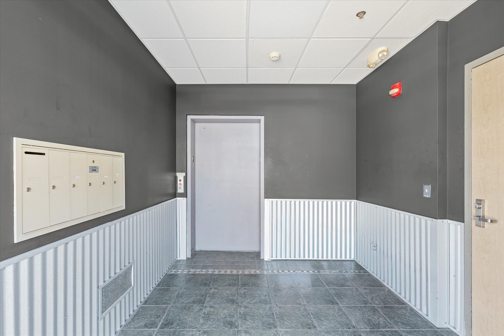 209 East Washington Street, Unit 5 Bloomington, IL 61701 - Photo 2 of 78