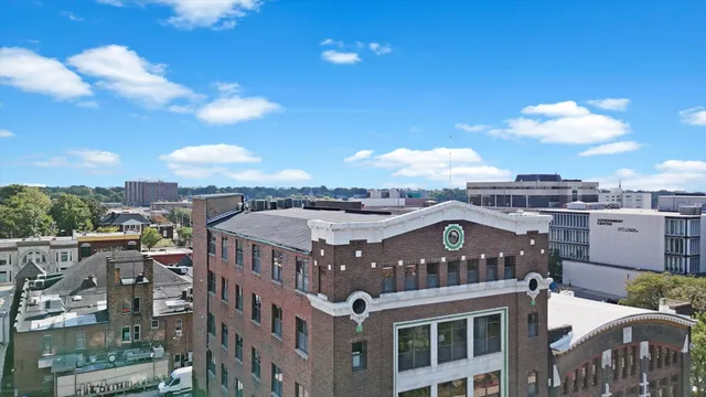 $620,000 | 209 East Washington Street, Unit 5, Bloomington, IL 61701