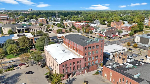 $620,000 | 209 East Washington Street, Unit 5, Bloomington, IL 61701