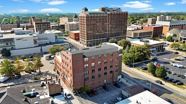 $620,000 | 209 East Washington Street, Unit 5, Bloomington, IL 61701