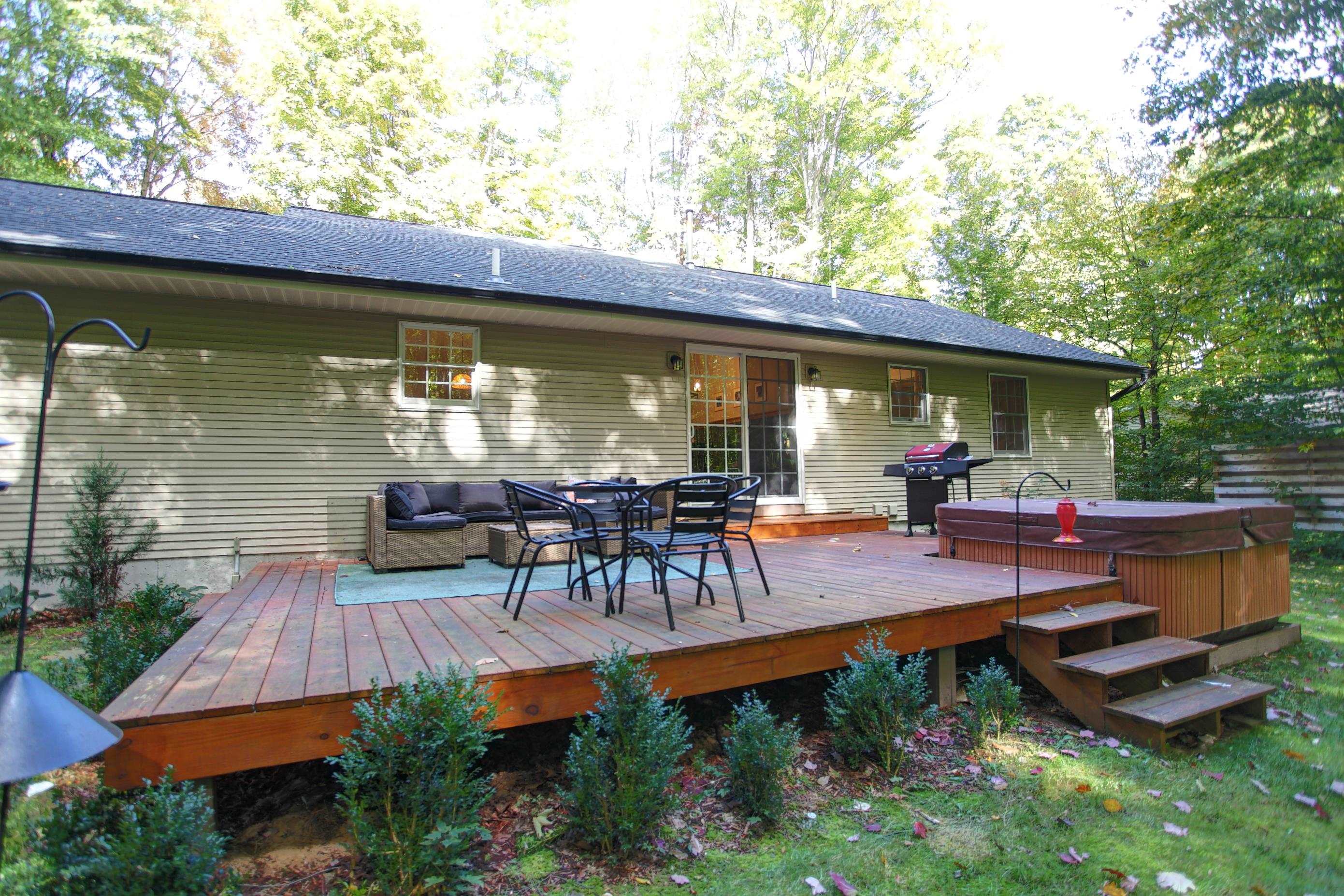 19199 Ridgeview Lane Lake Ann, MI 49650 - Photo 25 of 30 1951368-652345a2-de5c-4124-aa76-41a07dfb57b8.JPG