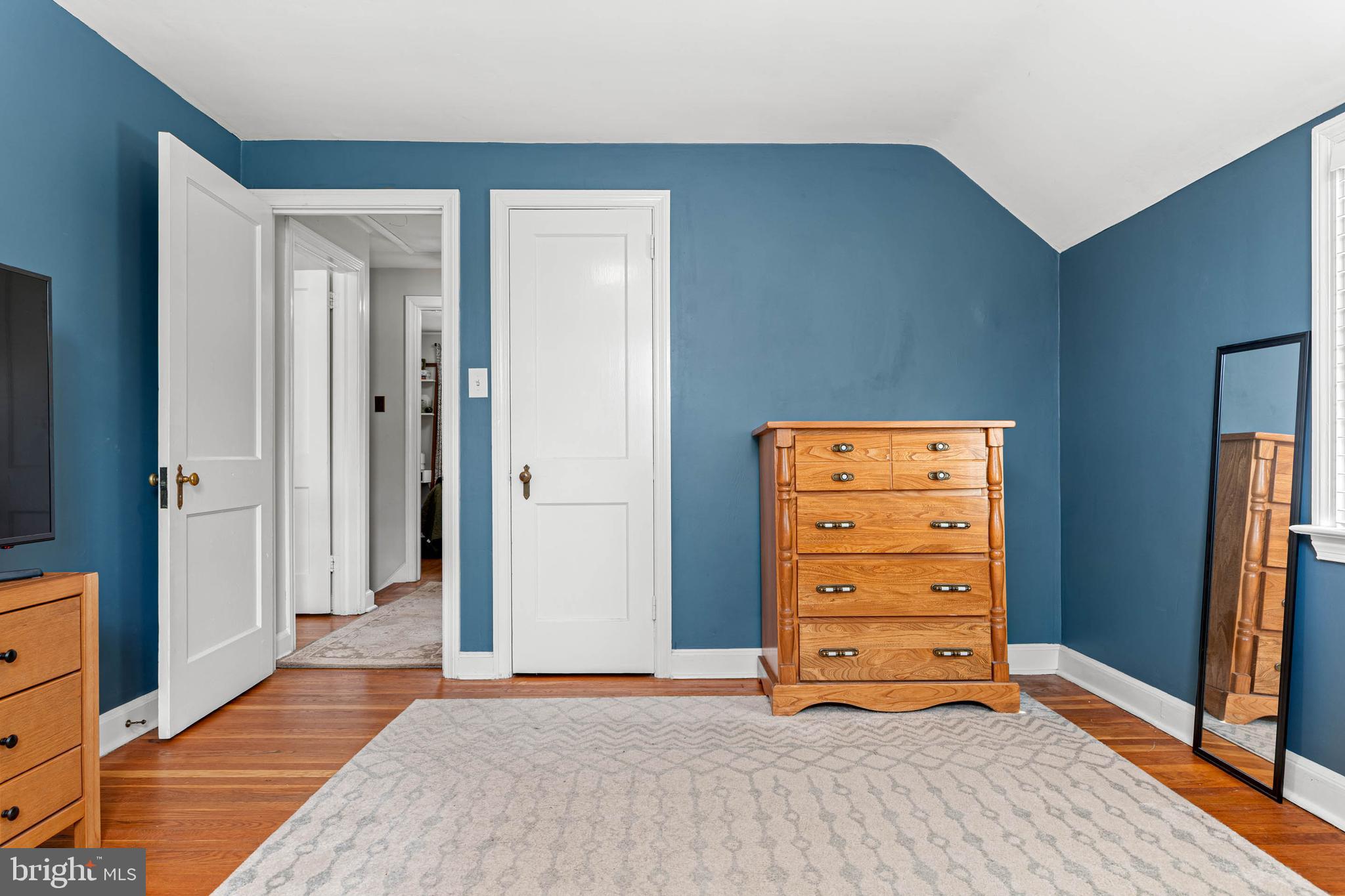 21 Moreland Road Paoli, PA 19301 - Photo 20 of 29 wooden floor and chair in a room