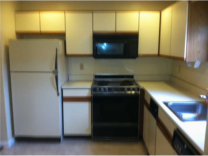 3520 West Shore Road, Unit 902 Warwick, RI 02886 - Photo 3 of 6 Kitchen.