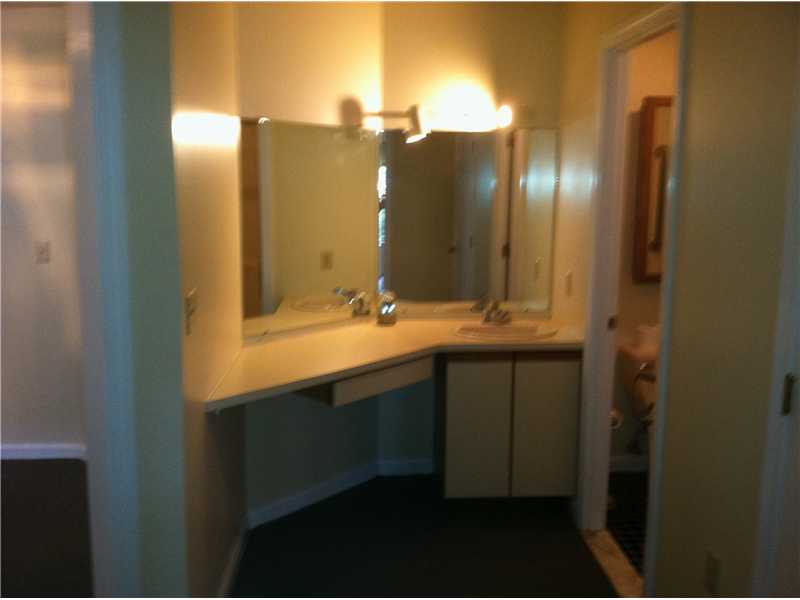 3520 West Shore Road, Unit 902 Warwick, RI 02886 - Photo 5 of 6 Bathroom.