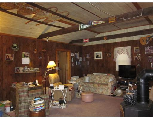 21 Maple Drive Brooks, ME 04921 - Photo 4 of 20 Living Room.