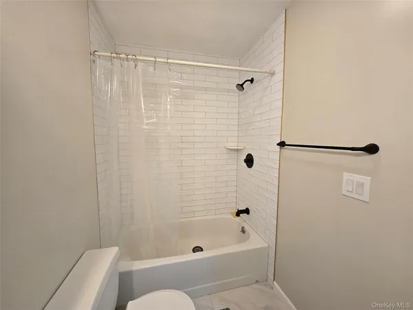 $2,400 | 184 Deer Ct Drive, Middletown, NY 10940