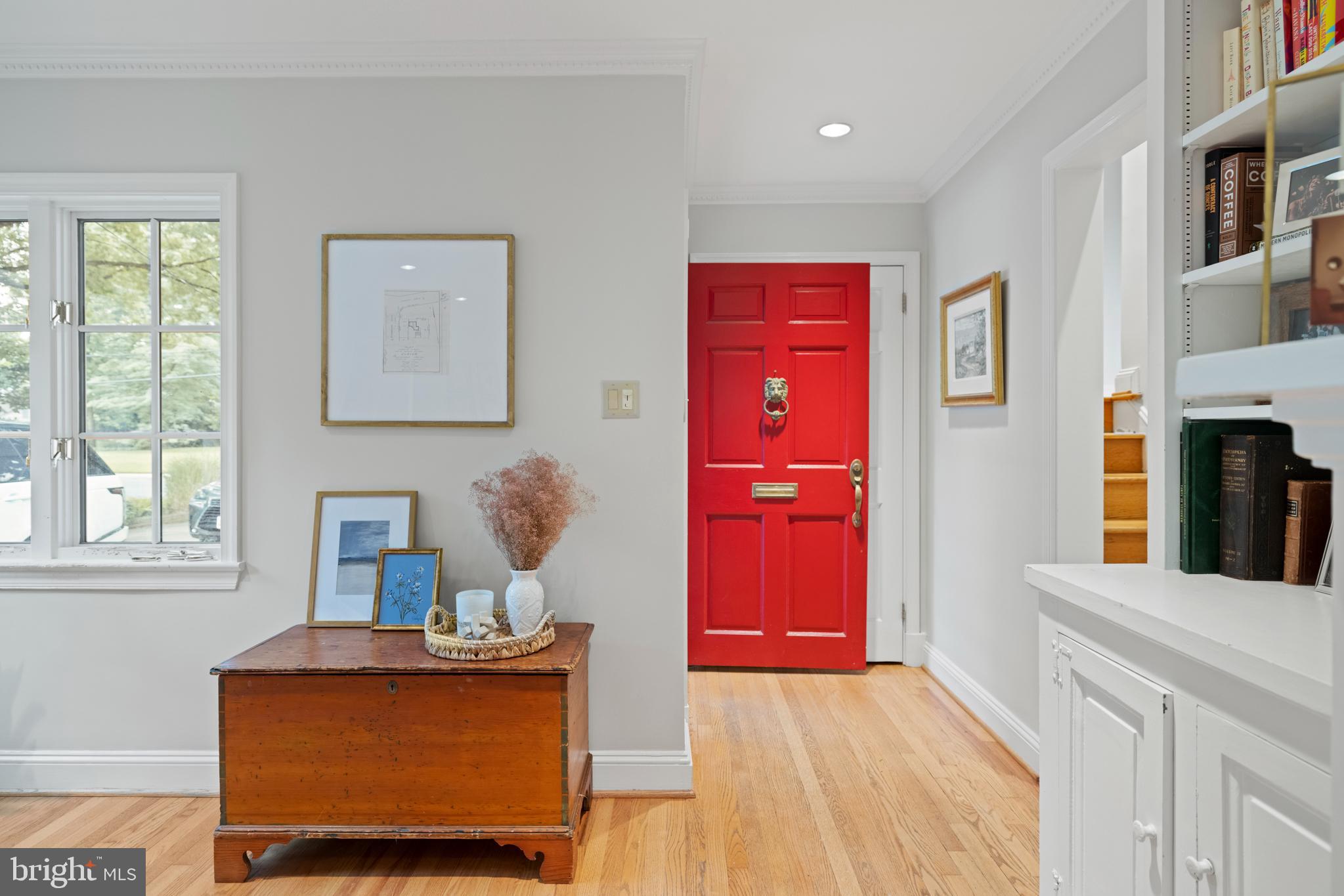 409 Cambridge Road Alexandria, VA 22314 - Photo 4 of 35 Gallery Image 4