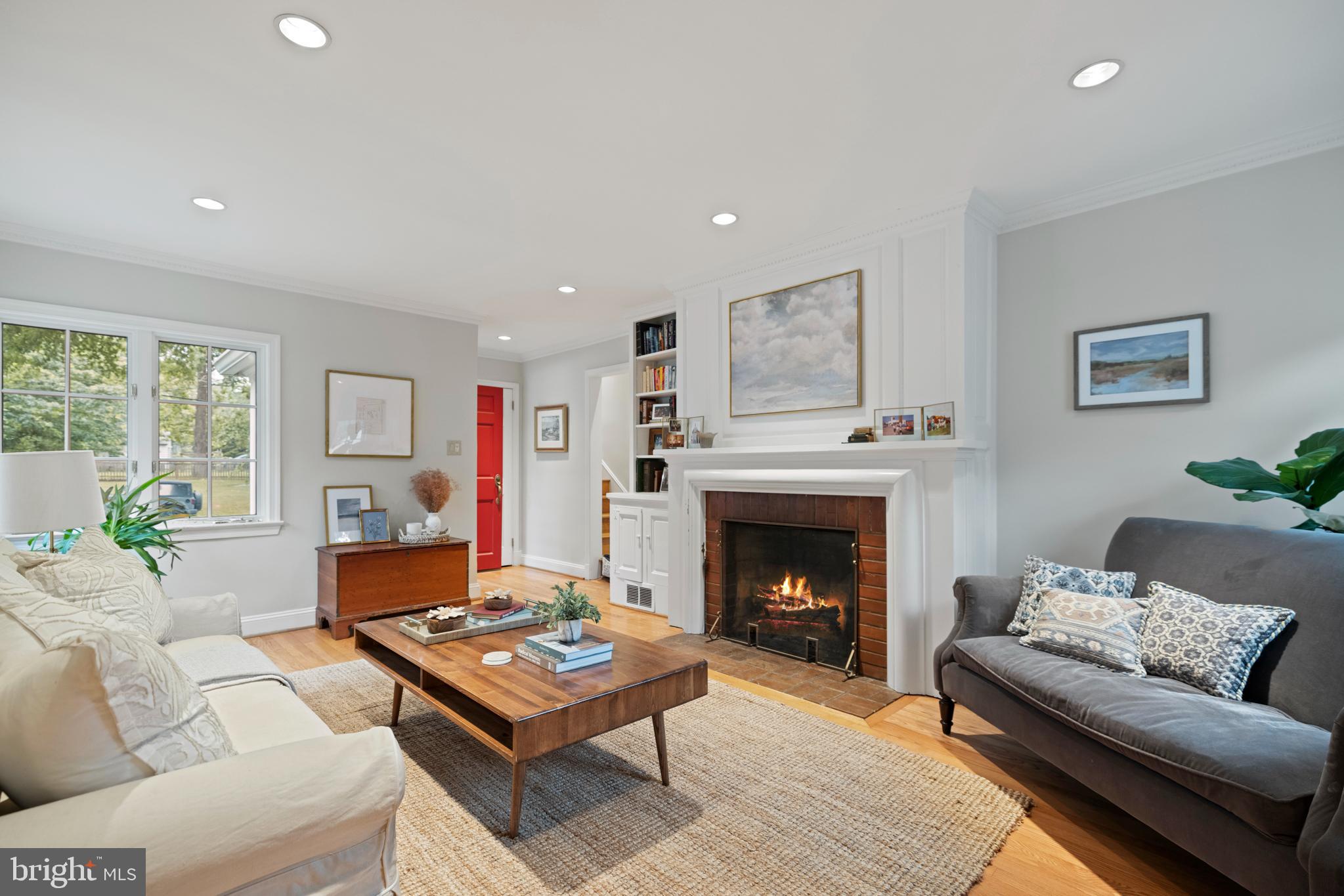 409 Cambridge Road Alexandria, VA 22314 - Photo 5 of 35 Gallery Image 5