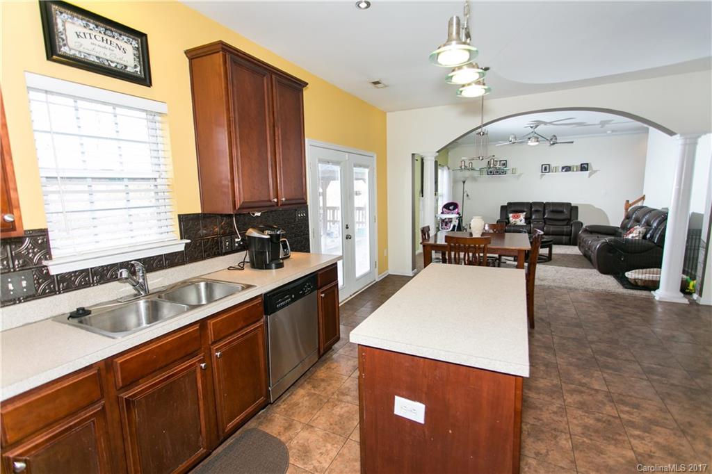 1041 Reigate Road Charlotte, NC 28262 - Photo 5 of 24 Gallery Image 5
