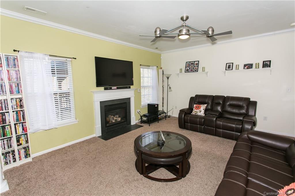 1041 Reigate Road Charlotte, NC 28262 - Photo 6 of 24 Gallery Image 6