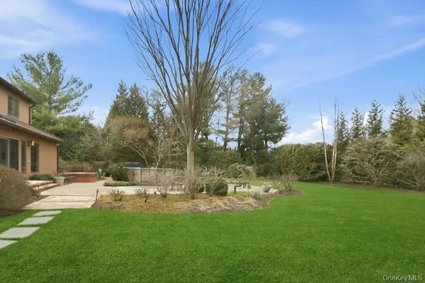 $2,300,000 | 9 The Grasslands, Woodbury, NY 11797