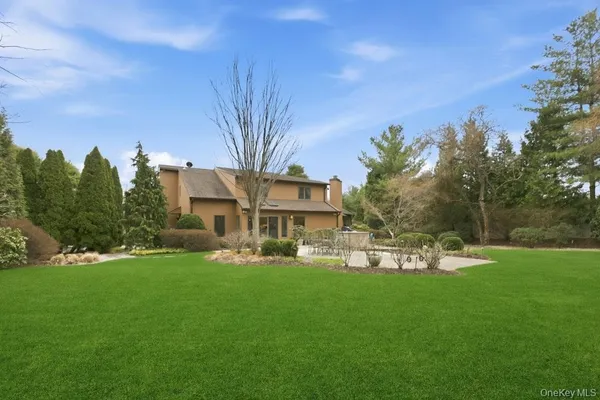 $2,300,000 | 9 The Grasslands, Woodbury, NY 11797