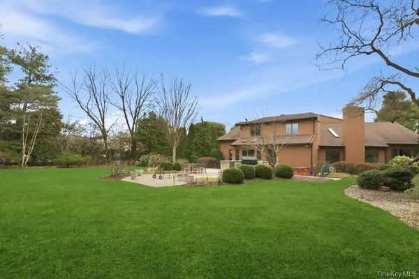 $2,300,000 | 9 The Grasslands, Woodbury, NY 11797