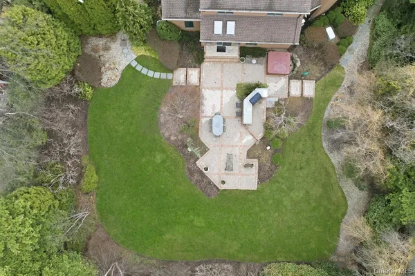 $2,300,000 | 9 The Grasslands, Woodbury, NY 11797