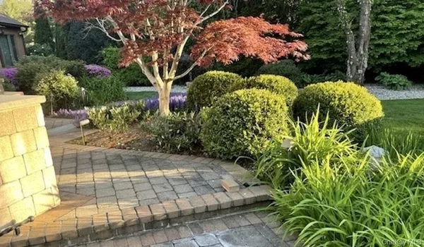 $2,300,000 | 9 The Grasslands, Woodbury, NY 11797