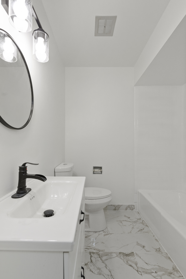1133 South Finley Road, Unit 402 Lombard, IL 60148 - Photo 6 of 19 Gallery Image 6