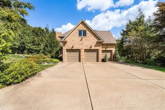 $1,050,000 | 760 Stonegate Drive, Wexford, PA 15090